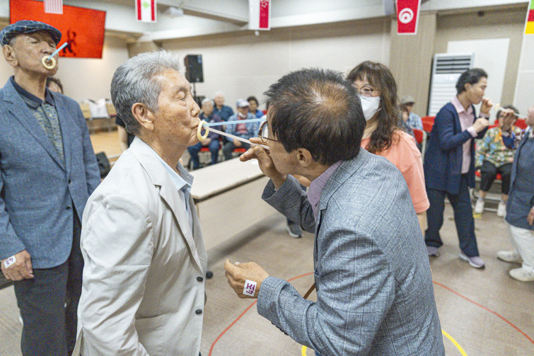 YTo1ODp7czo4OiJGaWxlTmFtZSI7czo0MDoiZmUzZTc2M2YtMmE2My00ZDUzLWFhYzktYTZkZGVjZjQzYTk0LmpwZyI7czoxMjoiRmlsZURhdGVUaW1lIjtpOjE3NDg1ODU1MTg7czo4OiJGaWxlU2l6ZSI7aTozMzI2MzQ4O3M6ODoiRmlsZVR5cGUiO2k6MjtzOjg6Ik1pbWVUeXBlIjtzOjEwOiJpbWFnZS9qcGVnIjtzOjEzOiJTZWN0aW9uc0ZvdW5kIjtzOjMwOiJBTllfVEFHLCBJRkQwLCBUSFVNQk5BSUwsIEVYSUYiO3M6ODoiQ09NUFVURUQiO2E6OTp7czo0OiJodG1sIjtzOjI2OiJ3aWR0aD0iMTc1MiIgaGVpZ2h0PSIxMTY4IiI7czo2OiJIZWlnaHQiO2k6MTE2ODtzOjU6IldpZHRoIjtpOjE3NTI7czo3OiJJc0NvbG9yIjtpOjE7czoxNzoiQnl0ZU9yZGVyTW90b3JvbGEiO2k6MDtzOjE1OiJBcGVydHVyZUZOdW1iZXIiO3M6NToiZi8yLjgiO3M6OToiQ29weXJpZ2h0IjtzOjQ6IllBQkMiO3M6MTg6IlRodW1ibmFpbC5GaWxlVHlwZSI7aToyO3M6MTg6IlRodW1ibmFpbC5NaW1lVHlwZSI7czoxMDoiaW1hZ2UvanBlZyI7fXM6NDoiTWFrZSI7czo0OiJTT05ZIjtzOjU6Ik1vZGVsIjtzOjg6IklMQ0UtN000IjtzOjExOiJYUmVzb2x1dGlvbiI7czo1OiIyNDAvMSI7czoxMToiWVJlc29sdXRpb24iO3M6NToiMjQwLzEiO3M6MTQ6IlJlc29sdXRpb25Vbml0IjtpOjI7czo4OiJTb2Z0d2FyZSI7czo1MjoiQWRvYmUgUGhvdG9zaG9wIExpZ2h0cm9vbSBDbGFzc2ljIDE0LjMuMSAoTWFjaW50b3NoKSI7czo4OiJEYXRlVGltZSI7czoxOToiMjAyNTowNTozMCAxNTowOTowMiI7czo2OiJBcnRpc3QiO3M6NzoiWUFCQ19TRyI7czo5OiJDb3B5cmlnaHQiO3M6NDoiWUFCQyI7czoxNjoiRXhpZl9JRkRfUG9pbnRlciI7aToyNTQ7czo5OiJUSFVNQk5BSUwiO2E6Njp7czoxMToiQ29tcHJlc3Npb24iO2k6NjtzOjExOiJYUmVzb2x1dGlvbiI7czo0OiI3Mi8xIjtzOjExOiJZUmVzb2x1dGlvbiI7czo0OiI3Mi8xIjtzOjE0OiJSZXNvbHV0aW9uVW5pdCI7aToyO3M6MjE6IkpQRUdJbnRlcmNoYW5nZUZvcm1hdCI7aToxMDQwO3M6Mjc6IkpQRUdJbnRlcmNoYW5nZUZvcm1hdExlbmd0aCI7aToxODUwMjt9czoxMjoiRXhwb3N1cmVUaW1lIjtzOjY6IjEvMTAwMCI7czo3OiJGTnVtYmVyIjtzOjU6IjI4LzEwIjtzOjE1OiJFeHBvc3VyZVByb2dyYW0iO2k6MTtzOjE1OiJJU09TcGVlZFJhdGluZ3MiO2k6MjAwMDtzOjE5OiJVbmRlZmluZWRUYWc6MHg4ODMwIjtpOjI7czoxOToiVW5kZWZpbmVkVGFnOjB4ODgzMiI7aToyMDAwO3M6MTE6IkV4aWZWZXJzaW9uIjtzOjQ6IjAyMzIiO3M6MTY6IkRhdGVUaW1lT3JpZ2luYWwiO3M6MTk6IjIwMjU6MDU6MzAgMTE6NTk6MDAiO3M6MTc6IkRhdGVUaW1lRGlnaXRpemVkIjtzOjE5OiIyMDI1OjA1OjMwIDExOjU5OjAwIjtzOjE5OiJVbmRlZmluZWRUYWc6MHg5MDEwIjtzOjY6IiswOTowMCI7czoxOToiVW5kZWZpbmVkVGFnOjB4OTAxMSI7czo2OiIrMDk6MDAiO3M6MTk6IlVuZGVmaW5lZFRhZzoweDkwMTIiO3M6NjoiKzA5OjAwIjtzOjE3OiJTaHV0dGVyU3BlZWRWYWx1ZSI7czoxNToiOTk2NTc4NC8xMDAwMDAwIjtzOjEzOiJBcGVydHVyZVZhbHVlIjtzOjE1OiIyOTcwODU0LzEwMDAwMDAiO3M6MTU6IkJyaWdodG5lc3NWYWx1ZSI7czo5OiI1ODY0LzI1NjAiO3M6MTc6IkV4cG9zdXJlQmlhc1ZhbHVlIjtzOjQ6IjAvMTAiO3M6MTY6Ik1heEFwZXJ0dXJlVmFsdWUiO3M6NzoiNzYwLzI1NiI7czoxMjoiTWV0ZXJpbmdNb2RlIjtpOjU7czoxMToiTGlnaHRTb3VyY2UiO2k6MDtzOjU6IkZsYXNoIjtpOjE2O3M6MTE6IkZvY2FsTGVuZ3RoIjtzOjY6IjI0MC8xMCI7czoxODoiU3ViU2VjVGltZU9yaWdpbmFsIjtzOjM6IjI3NyI7czoxOToiU3ViU2VjVGltZURpZ2l0aXplZCI7czozOiIyNzciO3M6MTA6IkNvbG9yU3BhY2UiO2k6NjU1MzU7czoyMToiRm9jYWxQbGFuZVhSZXNvbHV0aW9uIjtzOjE0OiI2NDQ0OTMzOS8zMjc2OCI7czoyMToiRm9jYWxQbGFuZVlSZXNvbHV0aW9uIjtzOjE0OiI2NDQ0OTMzOS8zMjc2OCI7czoyNDoiRm9jYWxQbGFuZVJlc29sdXRpb25Vbml0IjtpOjM7czoxMDoiRmlsZVNvdXJjZSI7czoxOiIDIjtzOjk6IlNjZW5lVHlwZSI7czoxOiIBIjtzOjE0OiJDdXN0b21SZW5kZXJlZCI7aTowO3M6MTI6IkV4cG9zdXJlTW9kZSI7aToxO3M6MTI6IldoaXRlQmFsYW5jZSI7aToxO3M6MTY6IkRpZ2l0YWxab29tUmF0aW8iO3M6NToiMTYvMTYiO3M6MjE6IkZvY2FsTGVuZ3RoSW4zNW1tRmlsbSI7aToyNDtzOjE2OiJTY2VuZUNhcHR1cmVUeXBlIjtpOjA7czo4OiJDb250cmFzdCI7aTowO3M6MTA6IlNhdHVyYXRpb24iO2k6MDtzOjk6IlNoYXJwbmVzcyI7aTowO3M6MTk6IlVuZGVmaW5lZFRhZzoweEE0MzIiO2E6NDp7aTowO3M6NjoiMjQwLzEwIjtpOjE7czo2OiI3MDAvMTAiO2k6MjtzOjU6IjI4LzEwIjtpOjM7czo1OiIyOC8xMCI7fXM6MTk6IlVuZGVmaW5lZFRhZzoweEE0MzQiO3M6MjE6IkZFIDI0LTcwbW0gRjIuOCBHTSBJSSI7fQ==